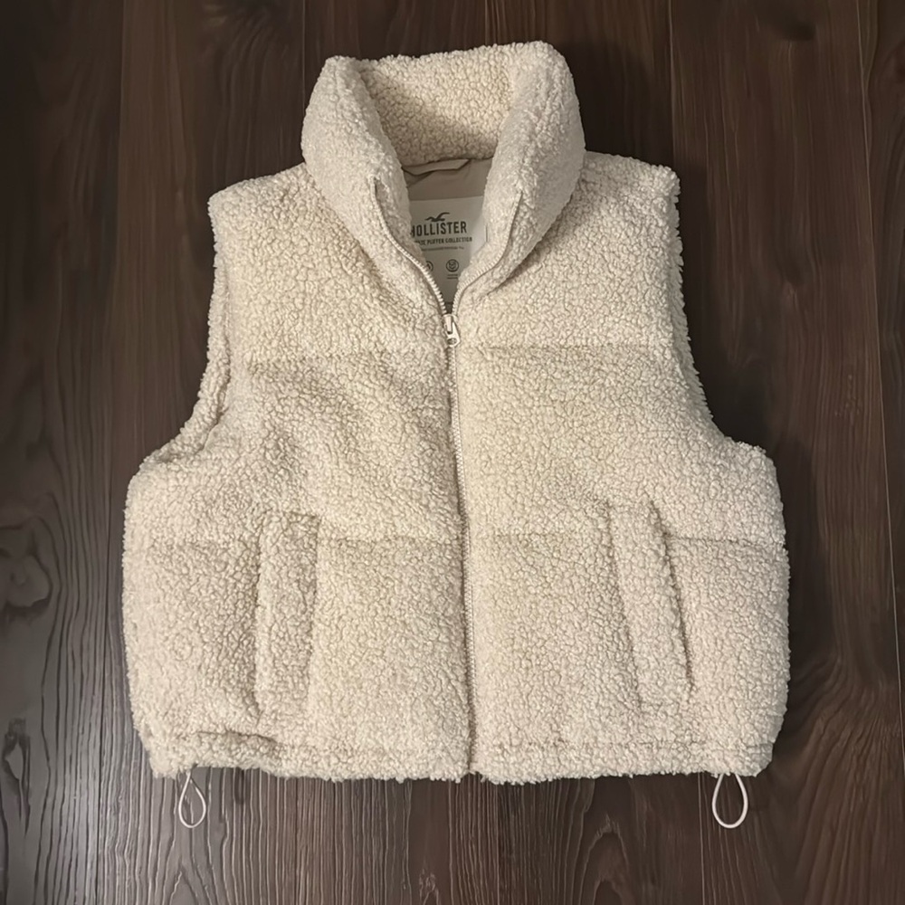 NWT Hollister Cream Sherpa Vest